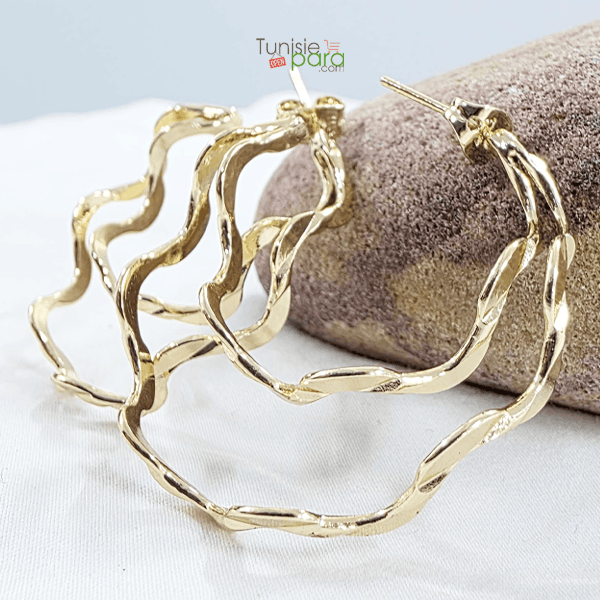 Boucles D Oreilles Creoles Ondulees En Acier Inoxydable Dore – Design Organique Chic